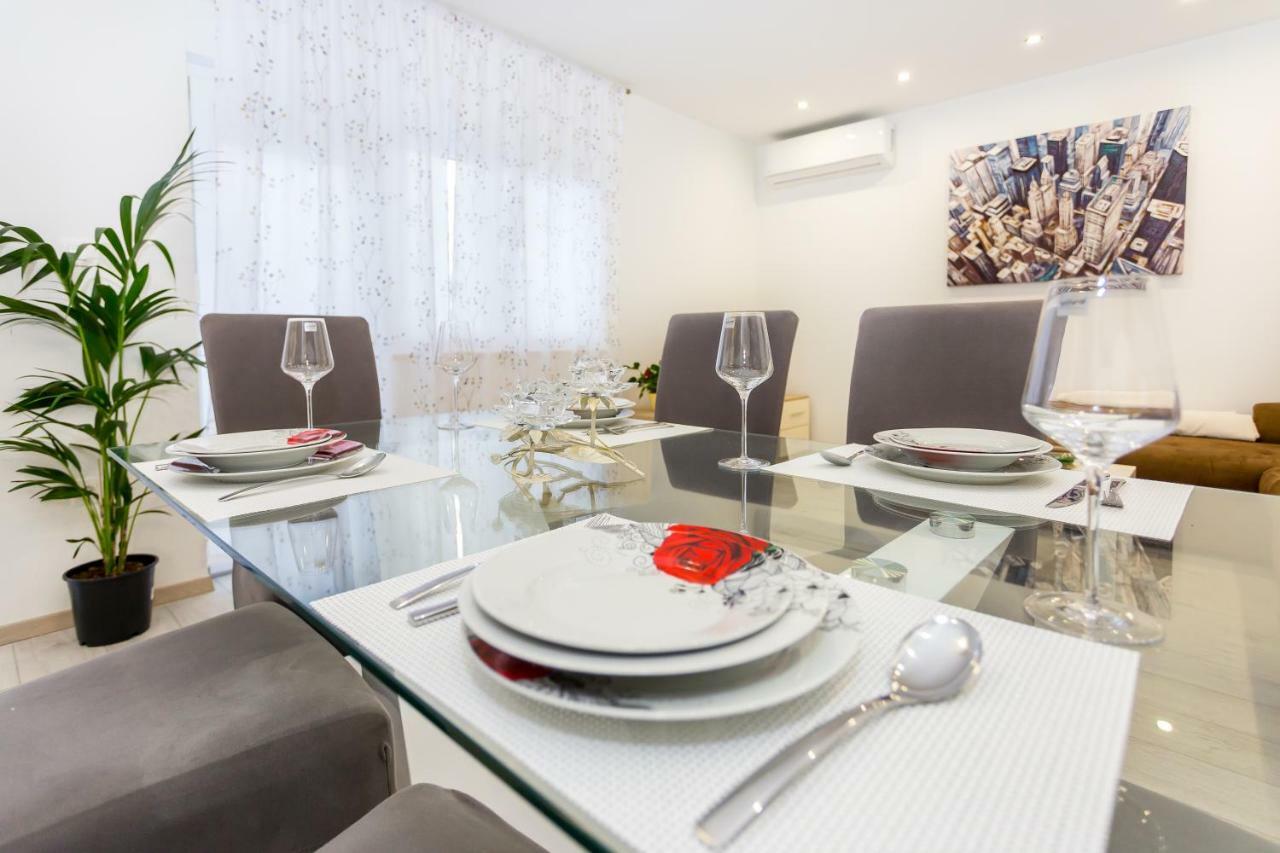 Urban Luxury Suites Juricevic Duće Eksteriør billede