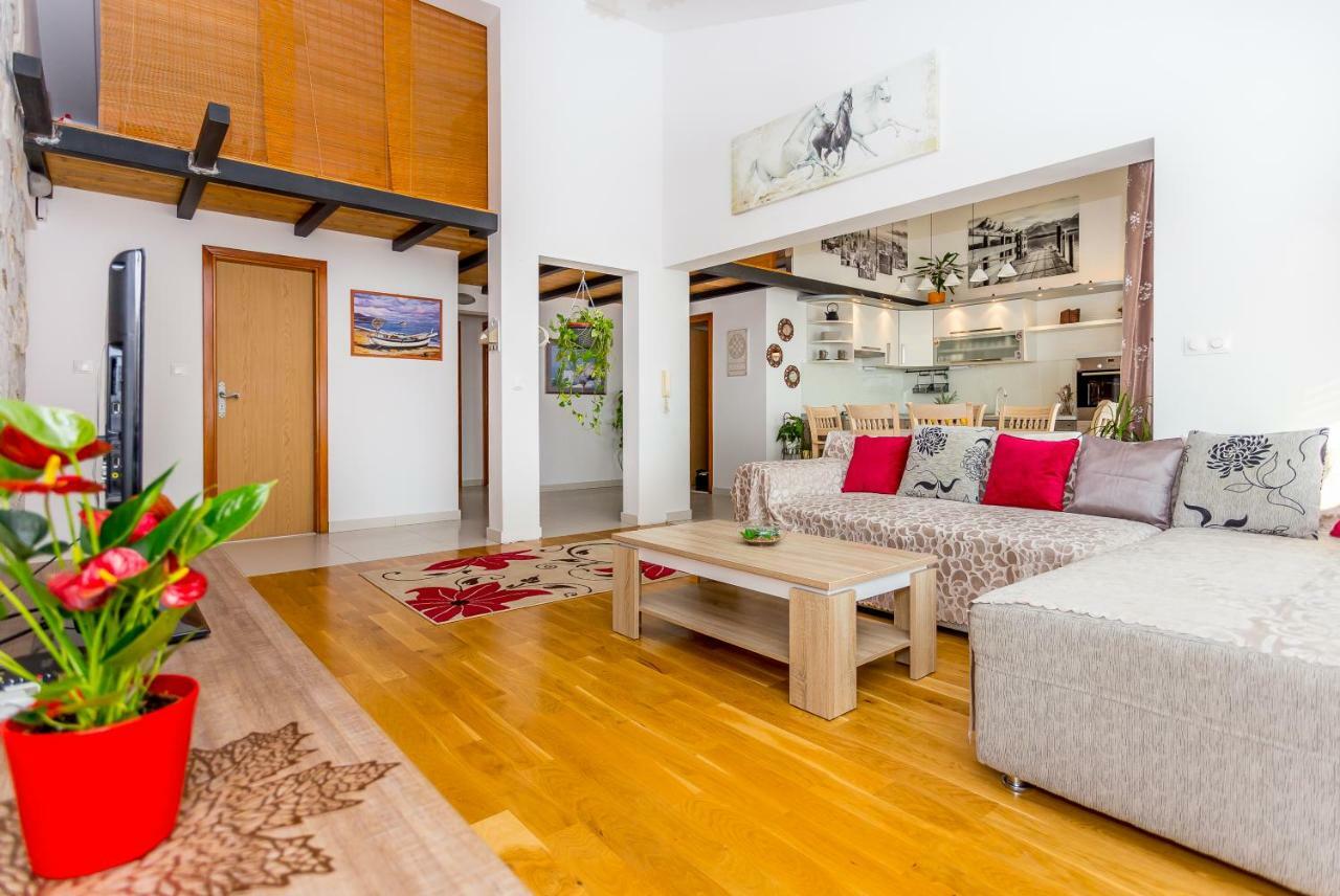 Urban Luxury Suites Juricevic Duće Eksteriør billede