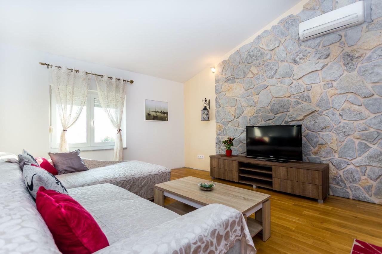 Urban Luxury Suites Juricevic Duće Eksteriør billede