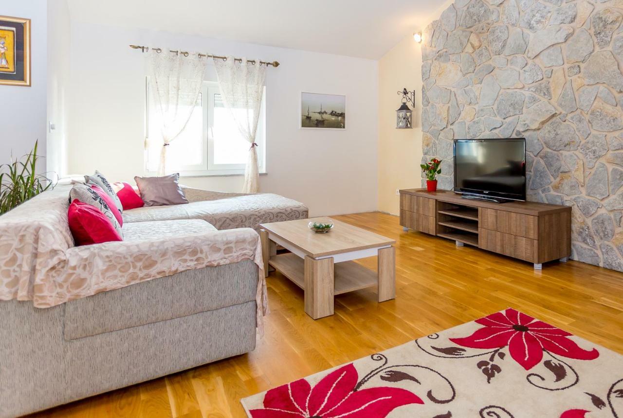 Urban Luxury Suites Juricevic Duće Eksteriør billede