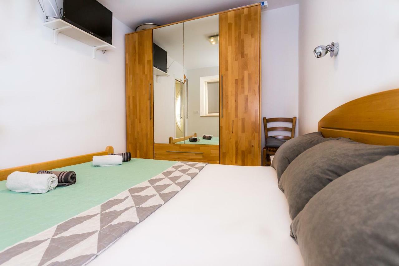Urban Luxury Suites Juricevic Duće Eksteriør billede