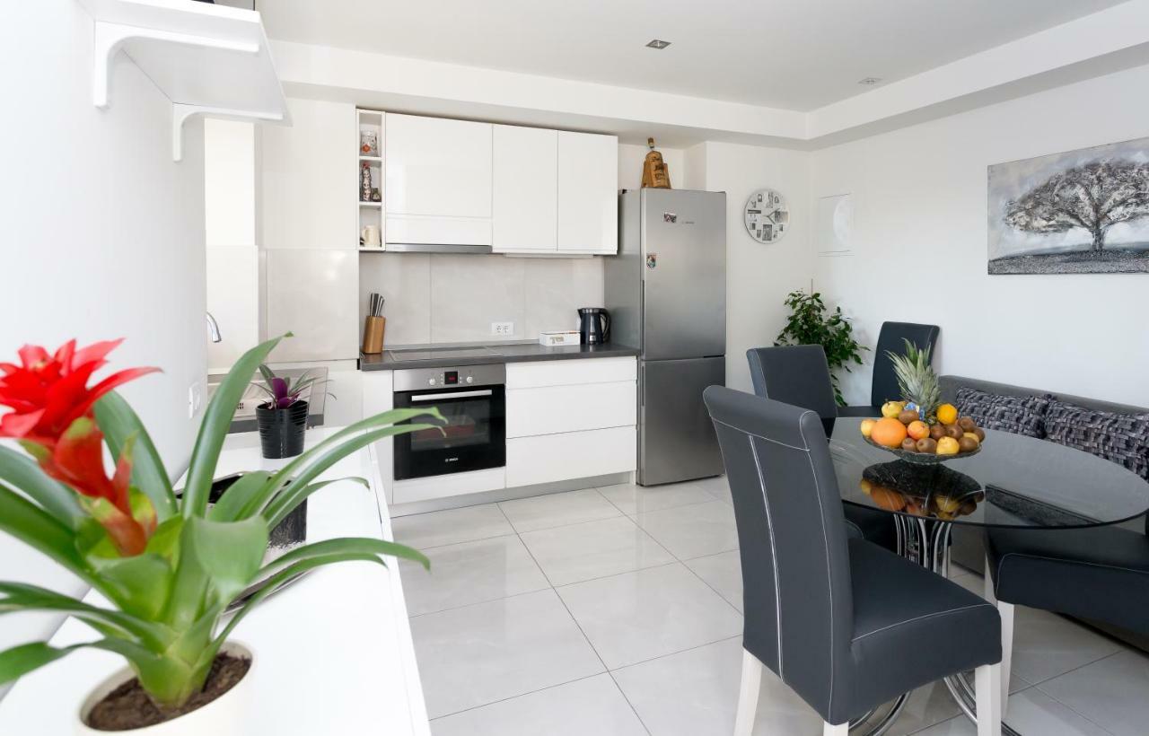 Urban Luxury Suites Juricevic Duće Eksteriør billede
